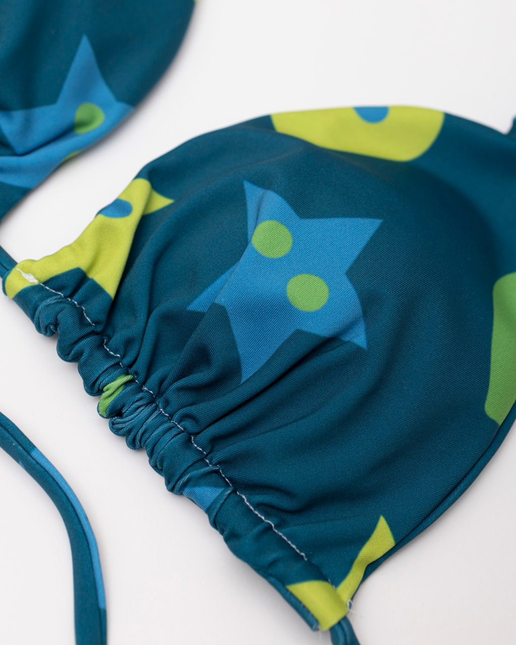 BIKINI HERZAUF AUGEN